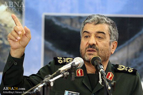 سرلشکر جعفری: پاسداری از اسلام و انقلاب، یک تکلیف انسانی است