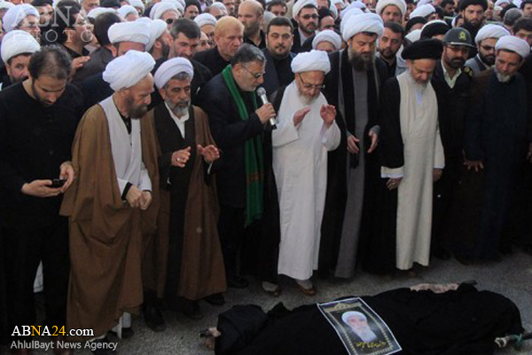 اقامه نماز بر پیکر آیت‌الله اعتمادی به امامت آیت‌الله العظمی سبحانی