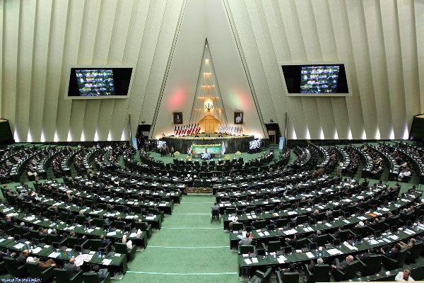 رای مثبت نمایندگان مجلس به کلیات طرح الزام دولت به پیگیری جبران خسارات ناشی از اقدامات آمریکا علیه ایران