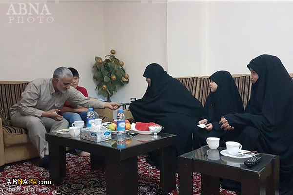  دیدار سردار سلیمانی با خانواده فرمانده شهید فاطمیون + عکس