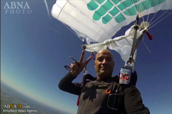   پرش با چتر نجات منقوش به آرم حرم حضرت عباس(ع) در آسمان هلند + عکس