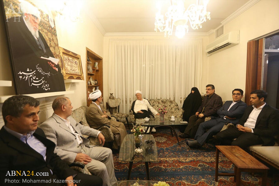 حضور آیت الله هاشمی رفسنجانی در منزل مرحوم واعظ طبسی + عکس