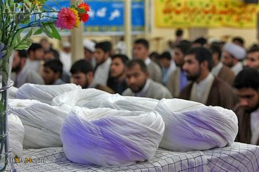 تلبس تعدادی از طلاب قم به لباس روحانیت در زادروز امام هادی(ع)