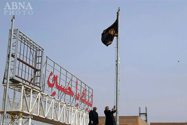 اهتزاز پرچم آستان قدس رضوی در موکب امام رضا(ع) + تصاویر