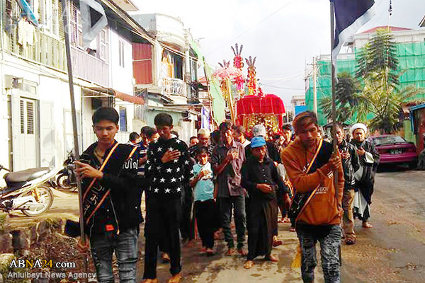 گزارش تصویری/ دسته عزای امام حسین(ع) در سرزمین بودائیان خشن!