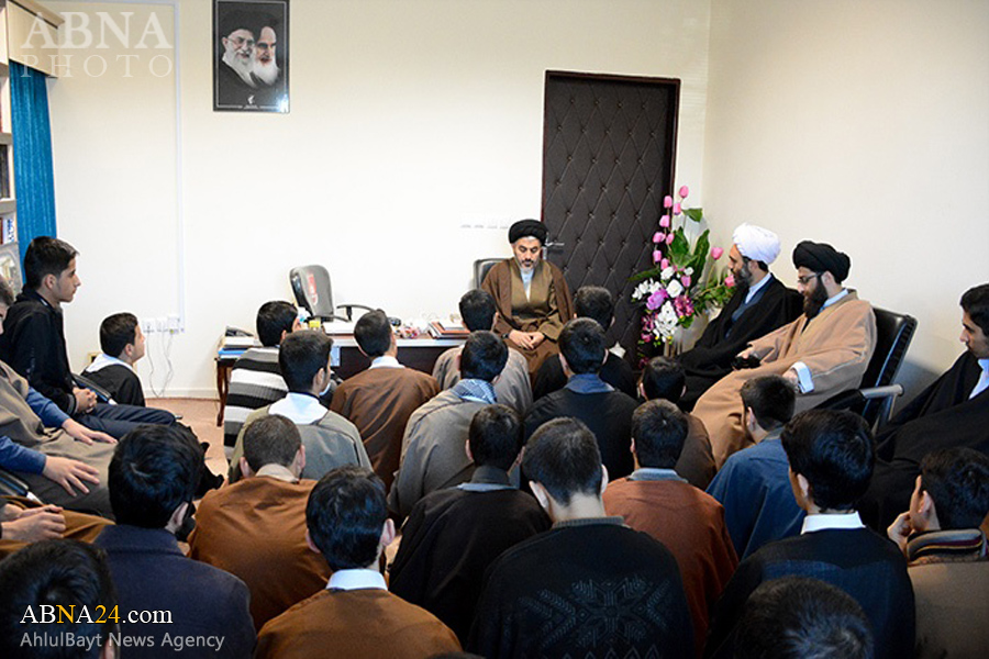 طلبه‌های حوزه علمیه باید به درجات بالای علم و تقوا برسند