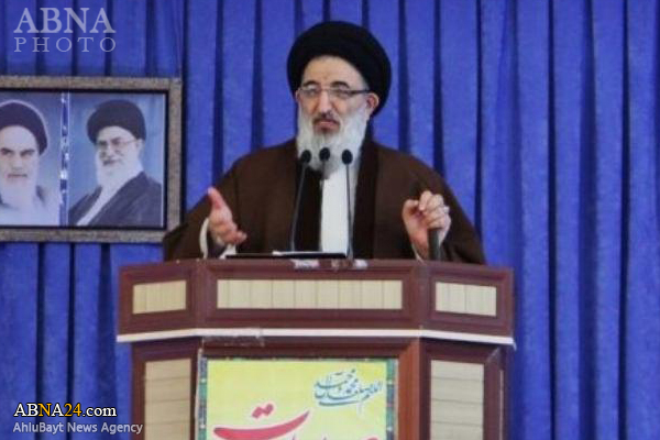 امام جمعه کرج: آیت الله هاشمی رفسنجانی  مرد دوران پرفرازونشیب انقلاب اسلامی بود
