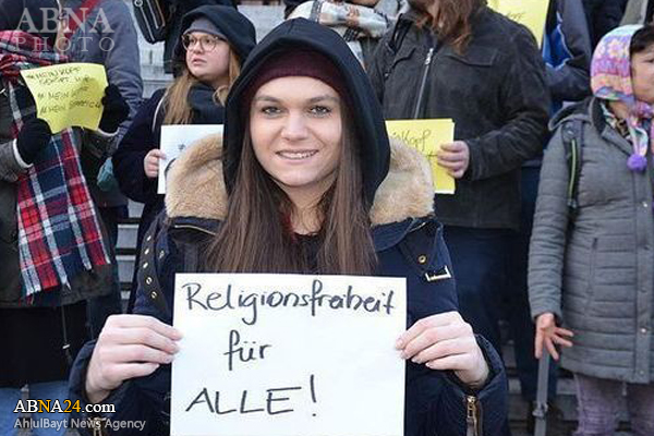 اعتراض فعالان اتریشی در «وین» به قانون منع حجاب 