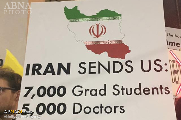 پلاکاردی جالب در اعتراض به فرمان جدید ترامپ + عکس 