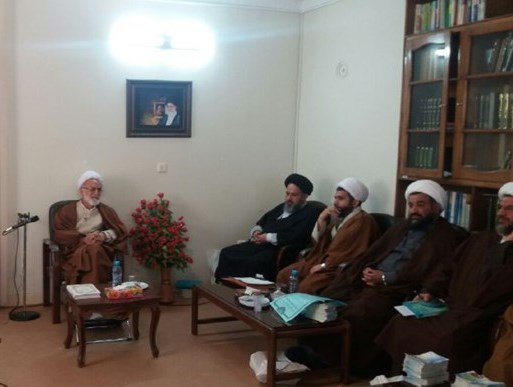 دري نجف آبادي: رفع دغدغه هاي فرهنگي رهبر معظم انقلاب تكليف اولويت دار روحانيان است
