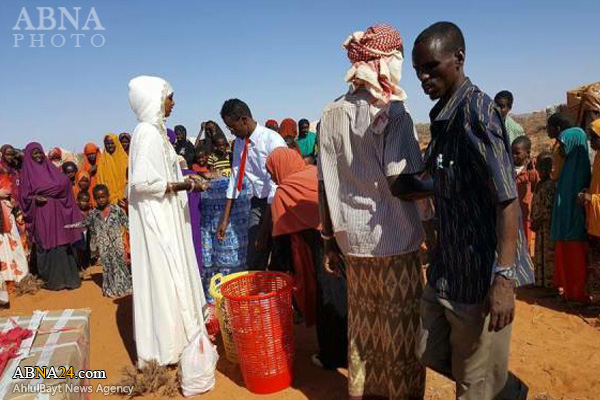 زوج مسلمان، هدایای عروسی خود را وقف کمک به قحطی‌زدگان سومالی کردند + عکس
