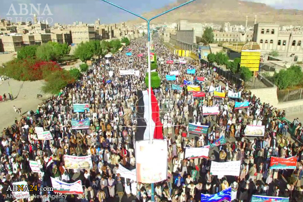 فریاد مرگ بر آمریکا هزاران یمنی در صنعاء/ محکومیت تداوم جنایات عربستان در سایه سکوت جهانی + تصاویر