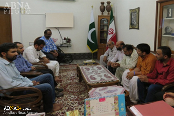 ابراز همدردی مردم حیدرآباد پاکستان با خانواده شهدای حادثه تروریستی تهران