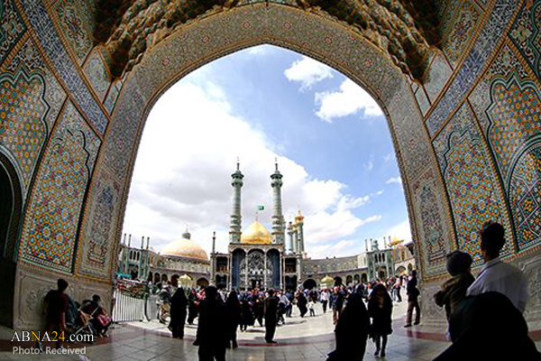 برگزاری ۴۰ نشست معارفی ویژه زائران غیرایرانی در حرم حضرت معصومه(س)