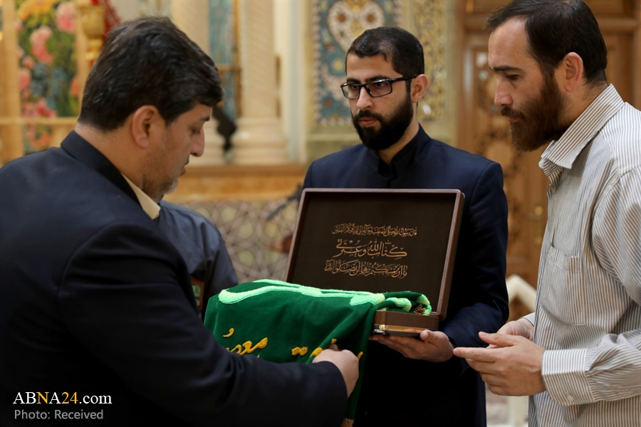 پرچم حرم حضرت معصومه(س) و مسجد جمكران به كاروان "از بهشت تا بهشت" اهدا شد