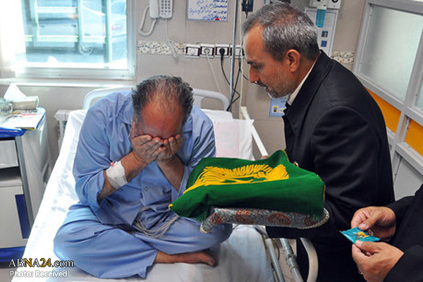 عیادت خدام بارگاه منور رضوی از بیماران بیمارستان‌های تهران