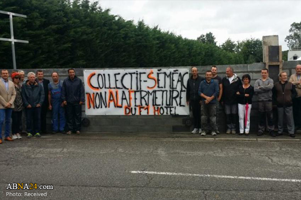 دیوارکشی اهالی یک روستا در فرانسه برای سد کردن راه پناهجو‌ها + عکس