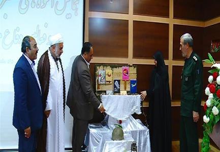 رونمایی از پنج کتاب بانوان سال های دفاع مقدس در همایش اسوه های صبر و مقاومت
