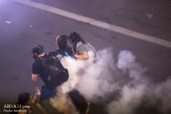 پلیس آمریکا تظاهرات مخالفان ترامپ را با گاز اشک آور سرکوب کرد + تصاویر