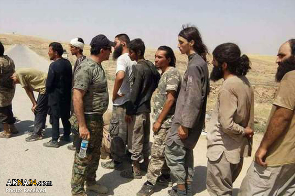 ده‌ها داعشی خود را تسلیم نیروهای پیشمرگه کردند + عکس