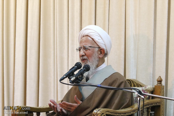 امام، معصوم از خطای فکری و عملی و منصوب از جانب خداست