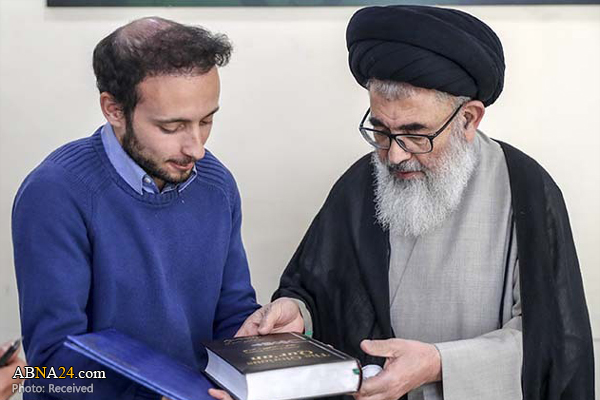 یک جوان پرتغالی در حرم شاهچراغ(ع) به مذهب تشیع مشرف شد + عکس