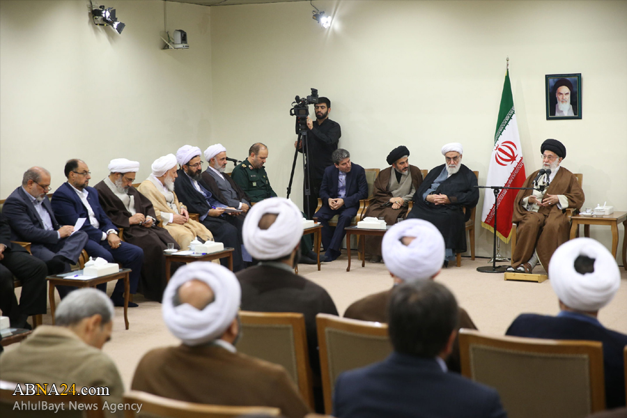 رهبر انقلاب: نباید اجازه داد یاد شهیدان در اثر جلوه‌های کاذب فراموش شود