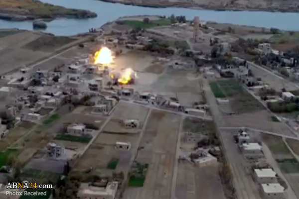 فیلم/ بمباران مواضع تروريست های داعشی در شمال شهر البوكمال سوریه 