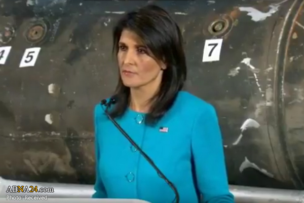 نمایش عجیب "نیکی هیلی" با آهن پاره های موشکی/ آمریکا: خواستار ایجاد یک ائتلاف بین المللی برای مقابله با ایران هستیم!