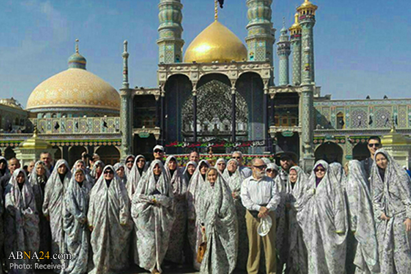 تشرف بیش از ۳۰ نفر به دین اسلام در حرم حضرت معصومه(س)