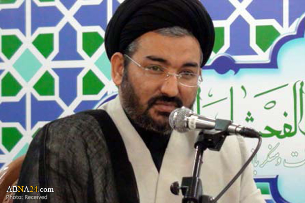 امامان معلمین الهی برای شناساندن مکارم اخلاق به انسان‌ها هستند