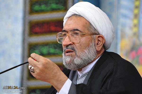 اساتید، طلاب و دانش پژوهان را قرآنی و اهل بیتی تربیت کنند