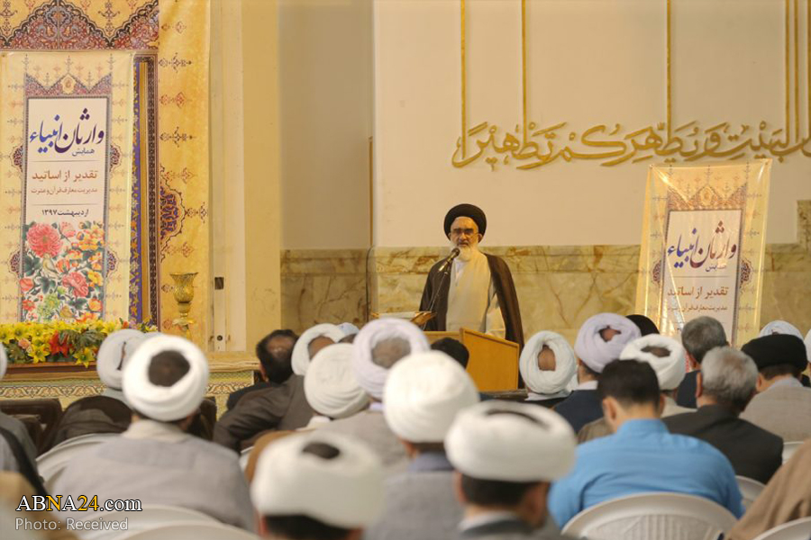 همایش وارثان انبیاء در حرم حضرت معصومه(س) برگزار شد