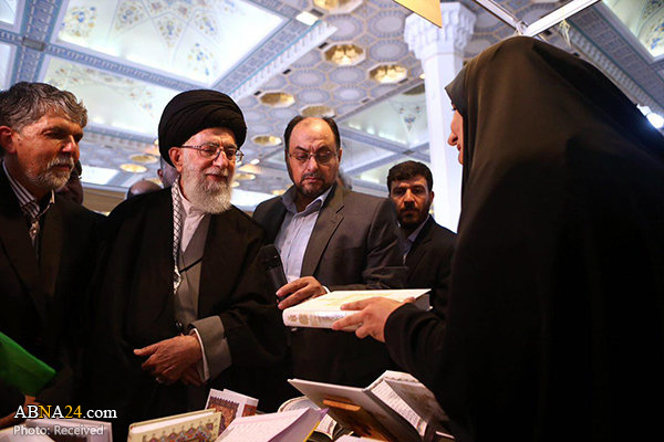 رهبر معظم انقلاب از نمایشگاه کتاب تهران بازدید کردند