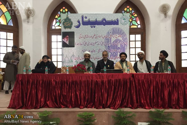 برگزاری همایش امام رضا(ع) با حضور خادمان رضوی در مرکز علمی برجسته هند + عکس