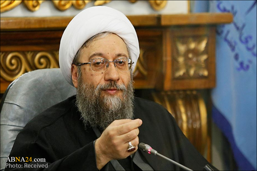 آیت الله لاریجانی: قیمت ارز پایین آمده اما برخی همچنان گرانفروشی می‌کنند/ دادستان‌ها به موضوع گرانی‌ها ورود کنند