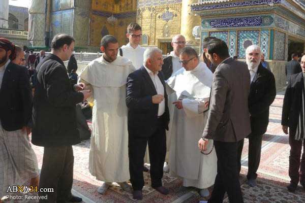 تشرف علما و پژوهشگران مسیحی به زیارت حرم مطهر امام علی(ع)+تصاویر