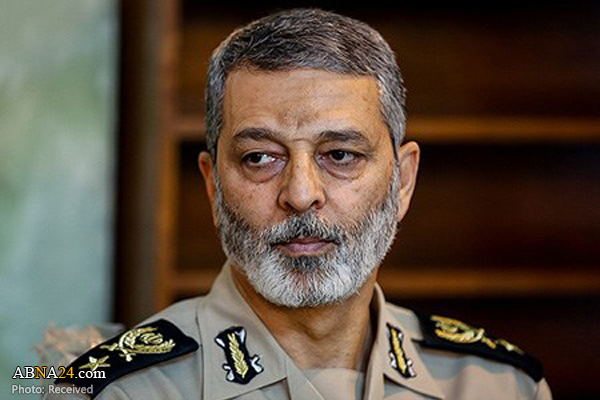 فرمانده کل ارتش دریافت نشان ذوالفقار را به سردار سرلشکر قاسم سلیمانی تبریک گفت