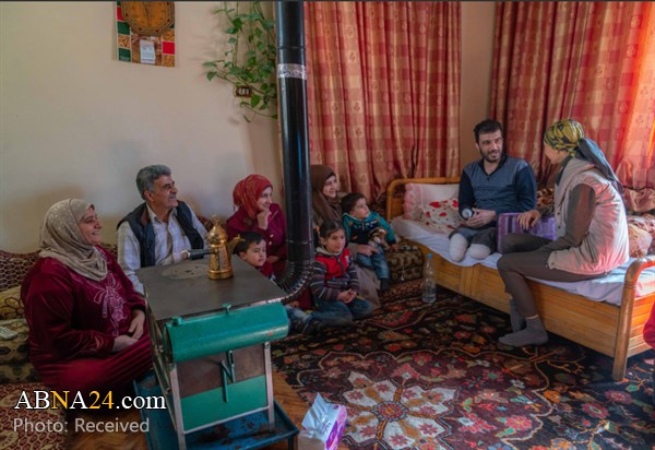عیادت همسر بشار اسد از یک مجروح جنگی در حومه دمشق + عکس