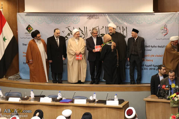 تقدیر از خانواده‌های شهدای جبهه مقاومت در نشست علمای اسلامی در دمشق + تصاویر