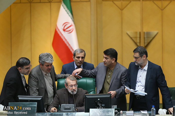 نماینده میاندوآب: عاملین ارسال پیامک توهین‌آمیز به نمایندگان مجلس قادر به انجام عملیات منافقانه نیز هستند/ لاریجانی: وزارت اطلاعات پیگیری کند
