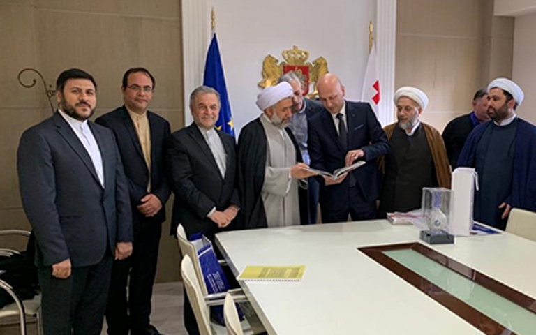 رئیس جامعةالمصطفی(ص) با اسقف اعظم گرجستان دیدار کرد