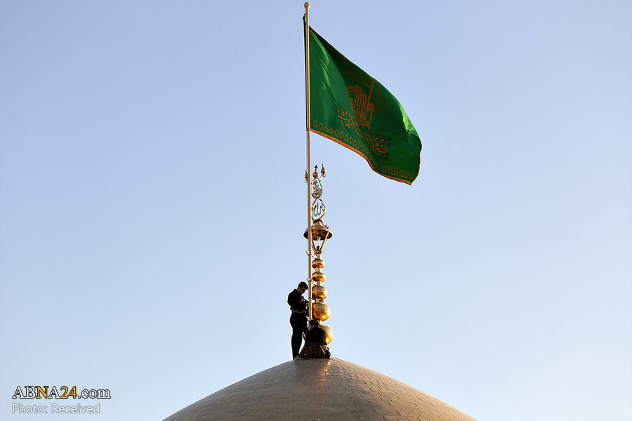 فیلم/ تعویض پرچم گنبد رضوی و گنبد فیروزه ای مسجد جمکران