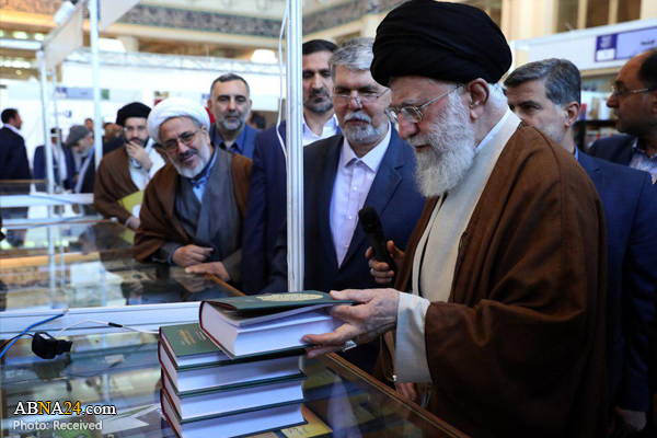 بازدید رهبر معظم انقلاب از سی و دومین نمایشگاه بین المللی کتاب