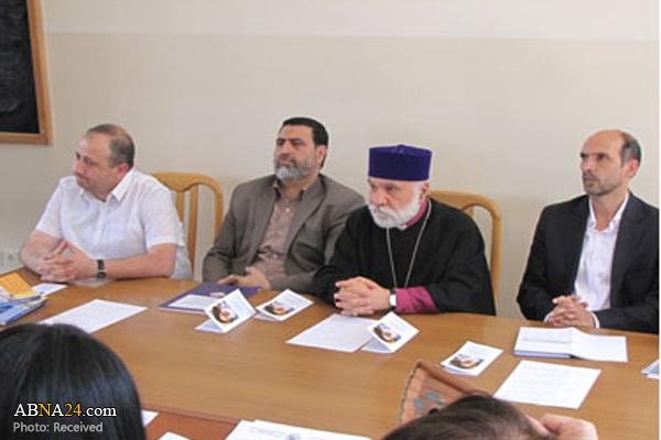 نشست علمی معرفی شخصیت و اندیشه‌های امام خمینی(ره) در ایروان