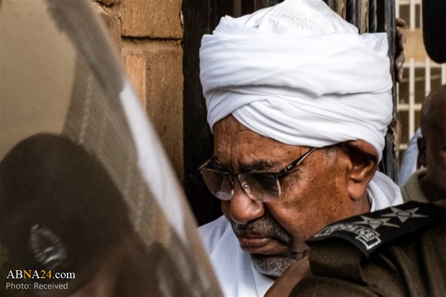 اولین تصاویر از عمر البشیر پس از وقوع کودتا در سودان + عکس