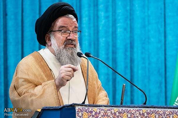 خطیب جمعه تهران: دولت نیجریه به دعوت ایران از شیخ زکزکی لبیک بگوید/ دزدی دریایی انگلیس یادآور انبوه جنایت‌های این روباه پیر است