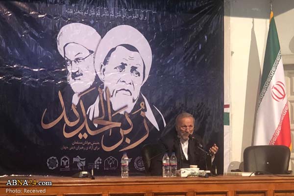 متکی: شیخ زکزکی مجسمه وحدت و مظهر اسلام تقریبی در نیجریه است
