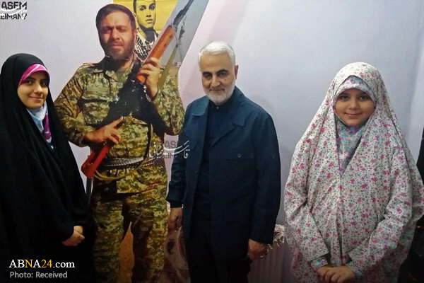 دیدار سردار سلیمانی با خانواده شهید حسین محرابی + عکس