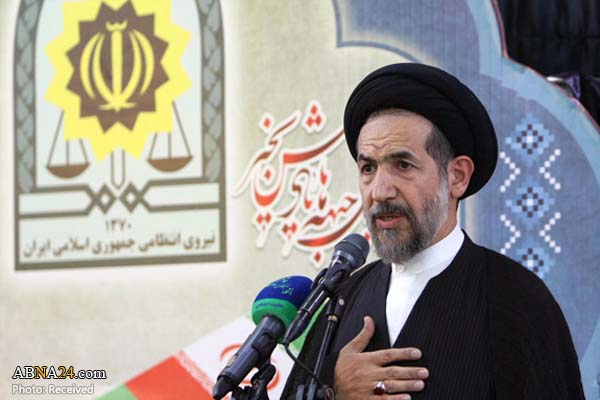 تجلیل امام جمعه موقت تهران از خانواده شهدای ناجا